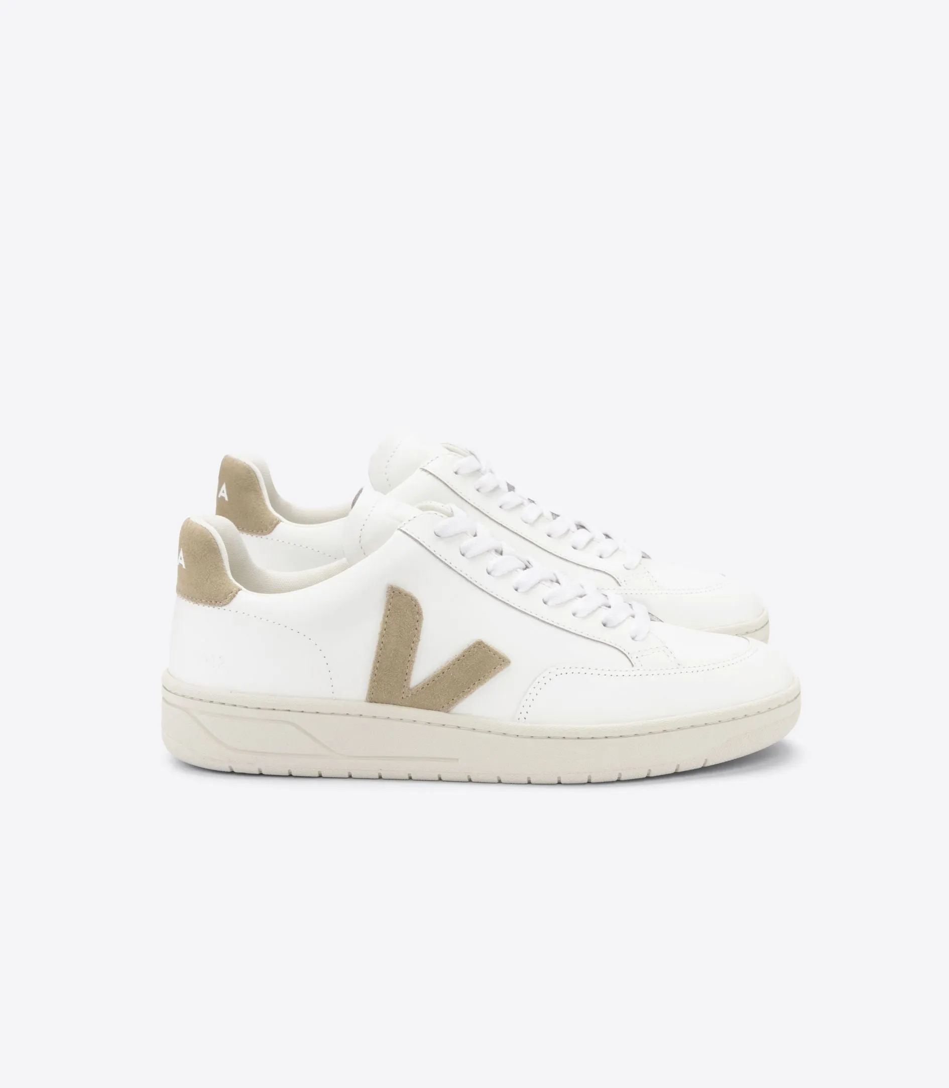 Veja - V-12 Leather in Extra White Dune